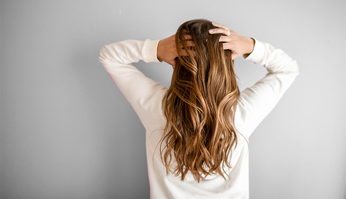 femme avec coupe trés beau salon de coiffure FABIEN CARRICHON